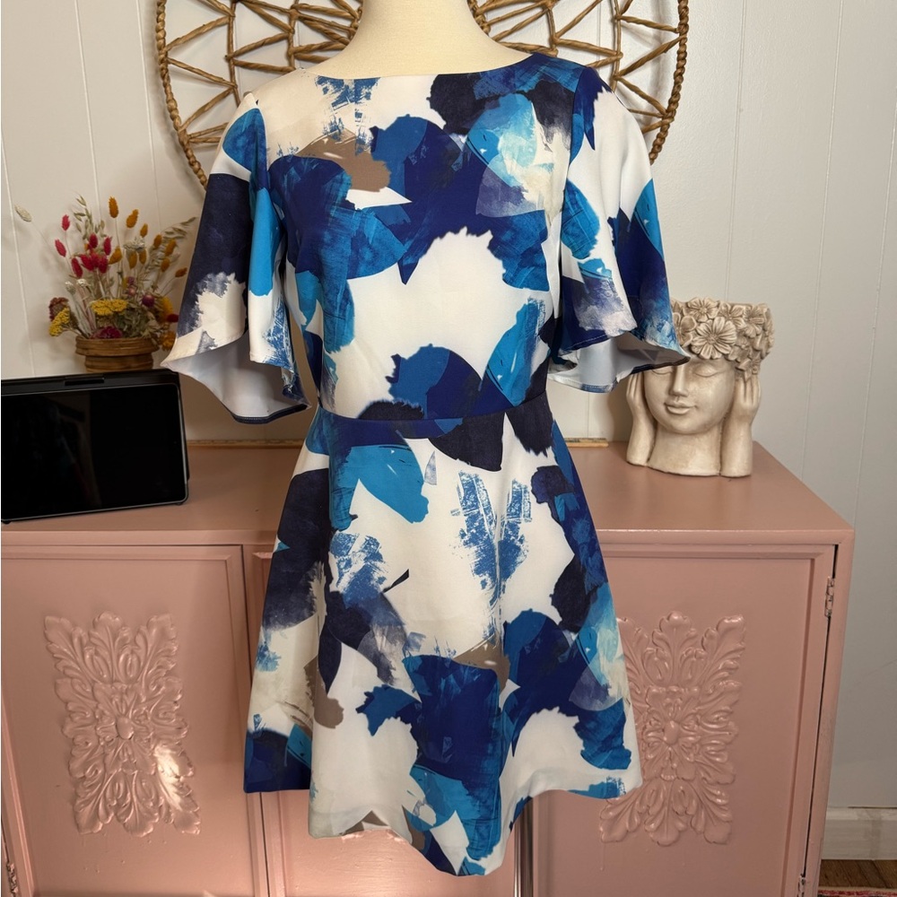 Badgley Mischka size 4 Blue‎ and White Abstract Mini Dress